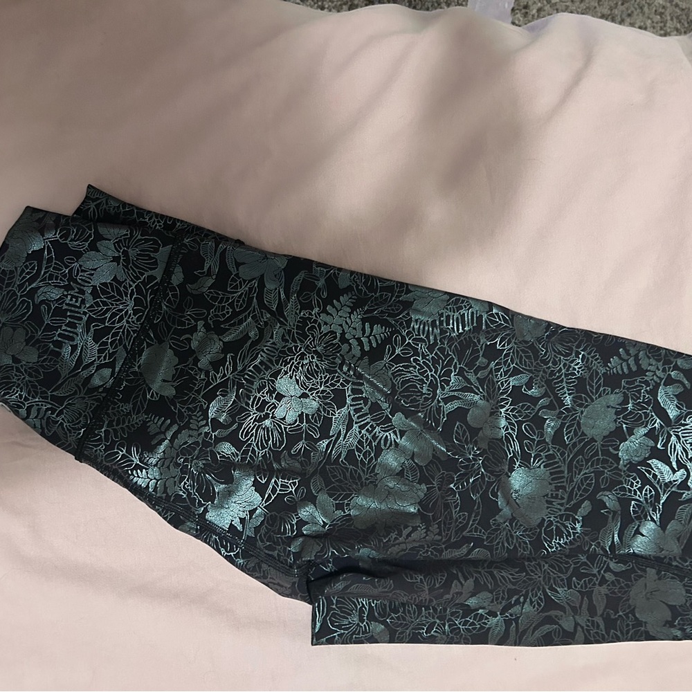 Lululemon Athletica Black Floral Leggings Limited edition